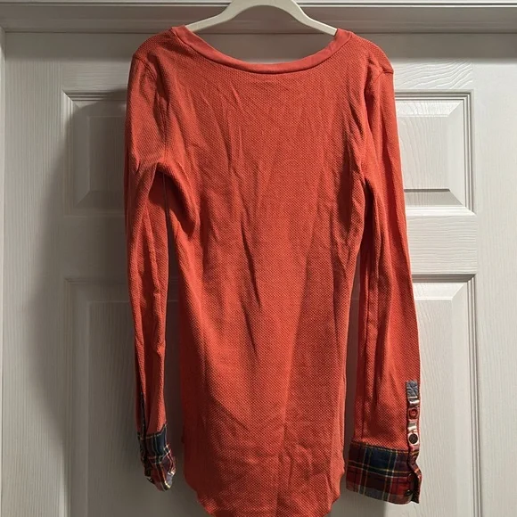 Free People Women's Orange Long Sleeve light thermal Top with Plaid Cuffs - Picture 4 of 5